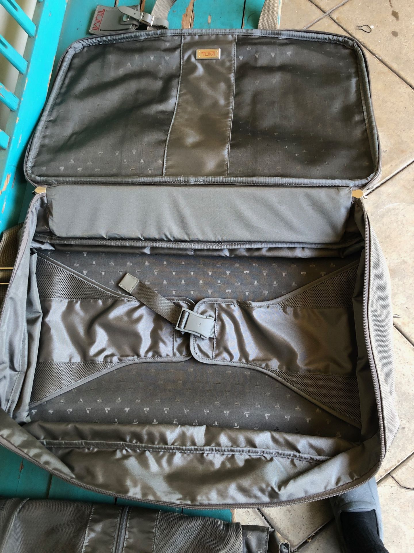 Tumi Ballistic Nylon Expandable Carry On Luggage for Sale in Dallas, TX
