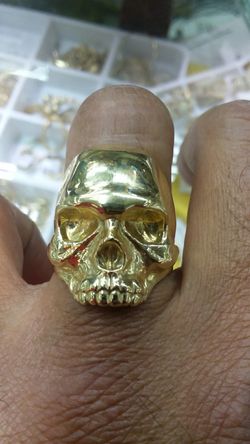14k Gold skull ring 24.7 grams