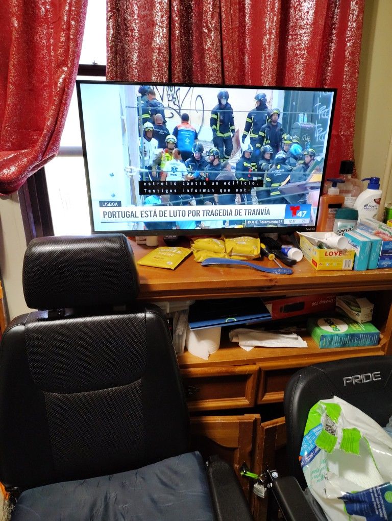 GREAT TV IN GREAT CONDITION VIZIO KIND