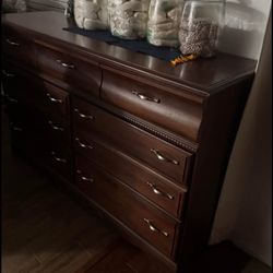 Vaughn Bassett chest of drawers dresser entryway kitchen living room dining table furniture 💯 wood