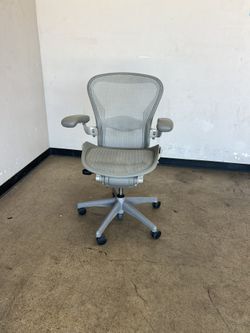 Herman Miller Aeron Chair Size B