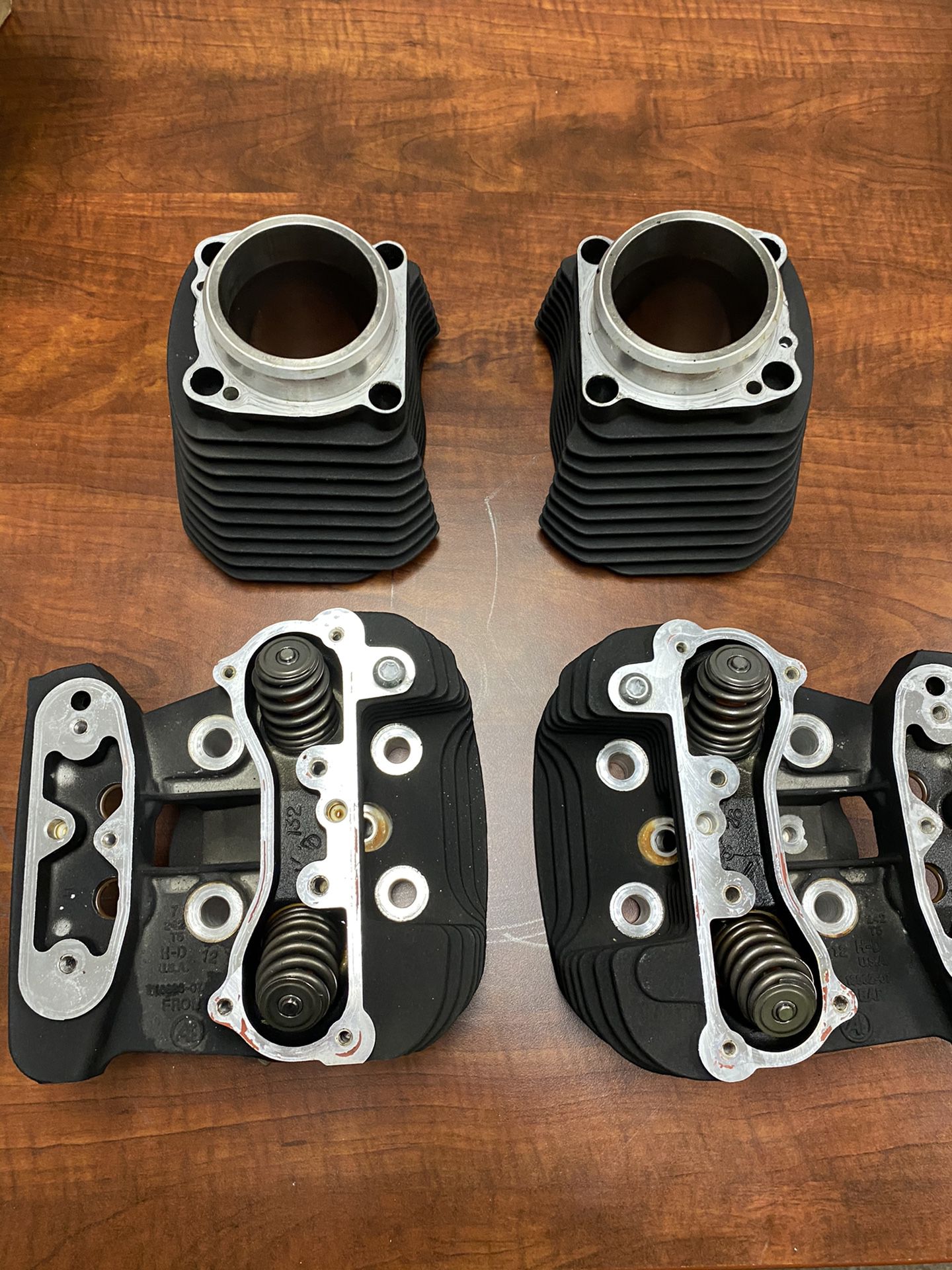 (LOOKING FOR TRDE ONLY) 07-17 Harley Davidson 883 Sportster Top End Heads And Cylinders