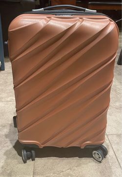 London Fog Gatwick 20" Hardside Spinner Luggage