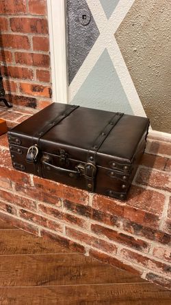 Vintage-Style Brown Leather Suitcase