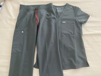 Figs one pocket Catarina top and Kade Cargo pants