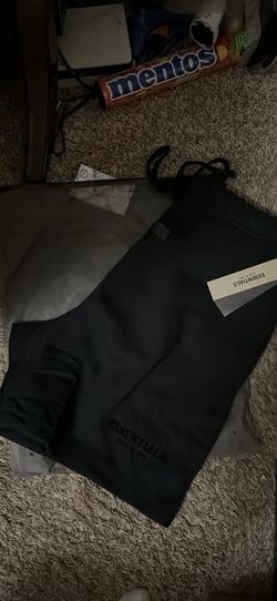 black essential shorts