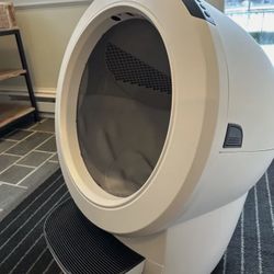 Whisker Litter Robot 4 Self cleaning with accessories 