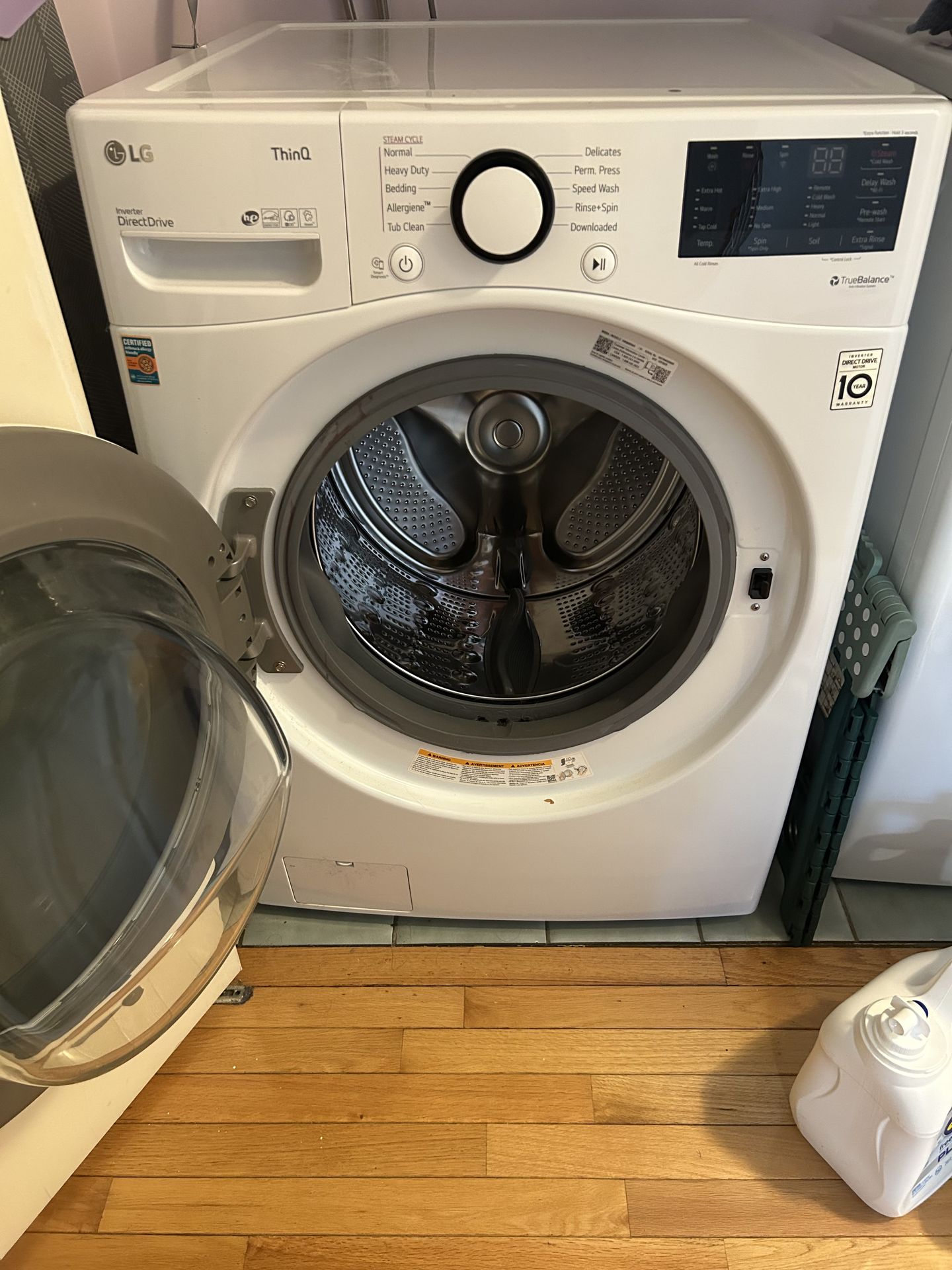 LG- White Front load Washing Machine- 4 years old
