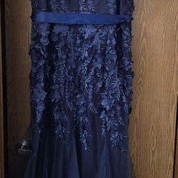 Women's Long 58" Dress Size 16 Like New Condition 