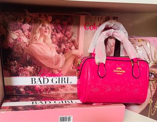 Cartera y perfume de mujer