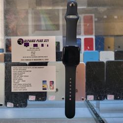 Black Apple Watch SE 44mm GPS