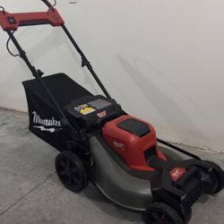 Milwaukee M18 FUEL Self-Propelled Lawn Mower Kit 