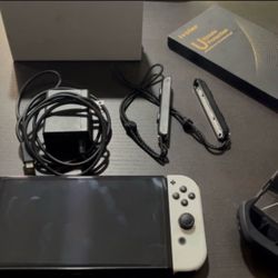 (Offer me ) Nintendo Switch Oled (Includes Everything As New + Screen Protection And Case)