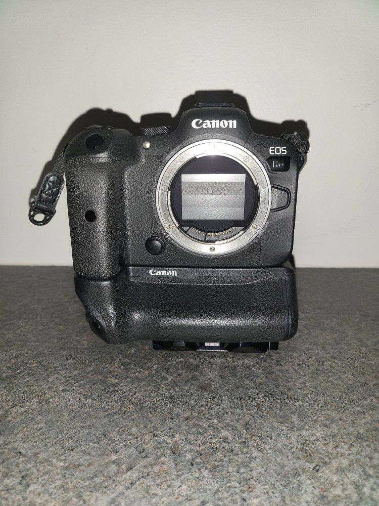 CANON  EOS  R6 with Battery Grip 