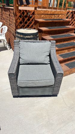 Broyhill swivel rocker