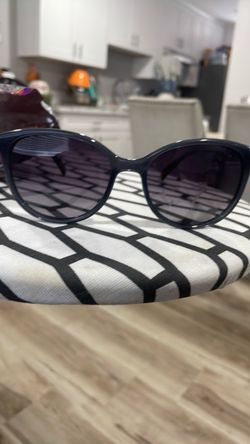 Black Oversized Cat-Eye Sunglasses