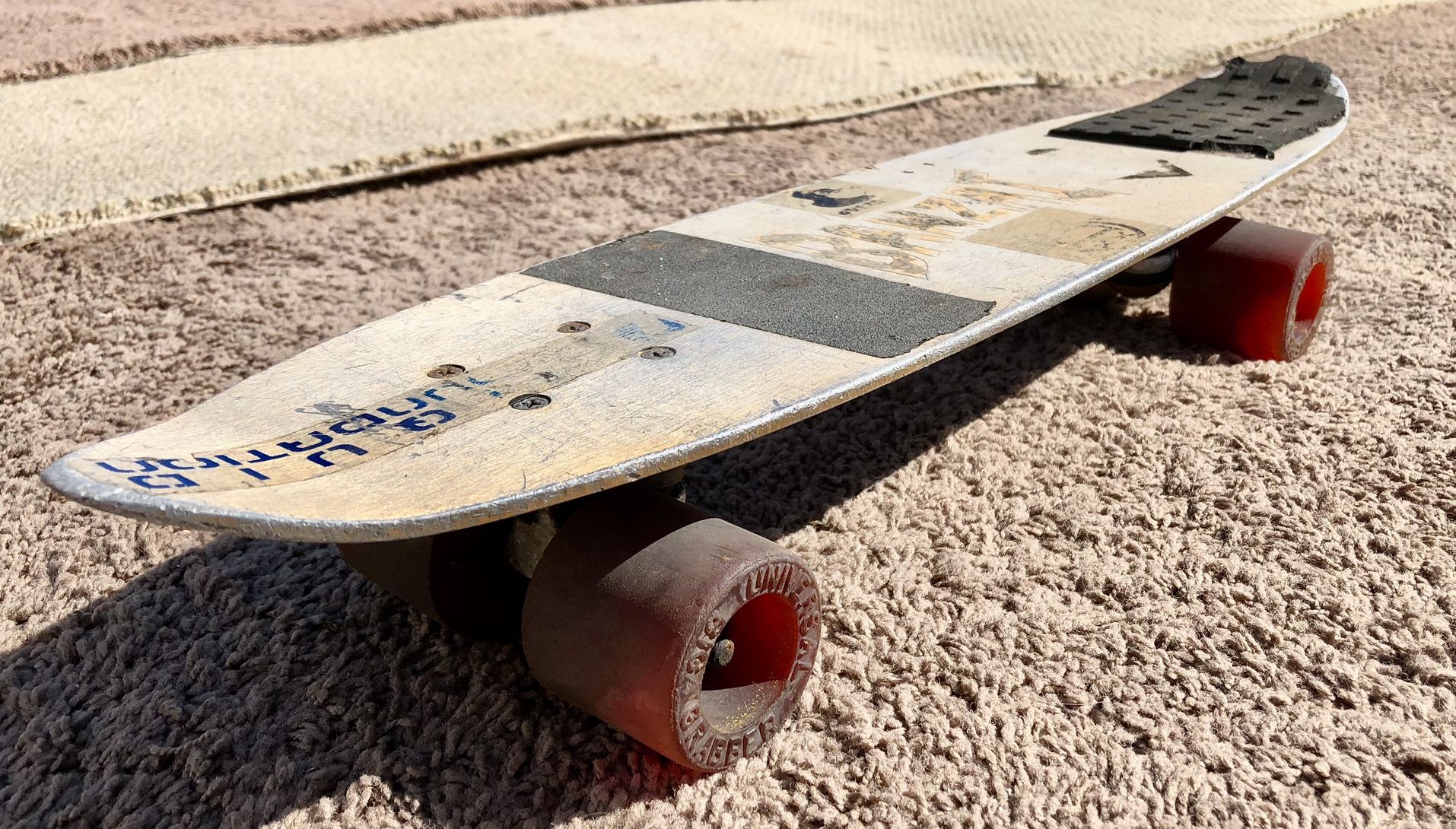 Vintage Aluminum Gold Bottom BANZAI Skateboard Complete With Universal Big Grabber Wheels And Original Trucks Old School 70’s Skate Board 