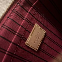 “LV” Neverfull Pouch