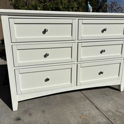 White Bassett Solid Wood 6 Drawer Dresser Chest of Drawers Furniture Great Condition 