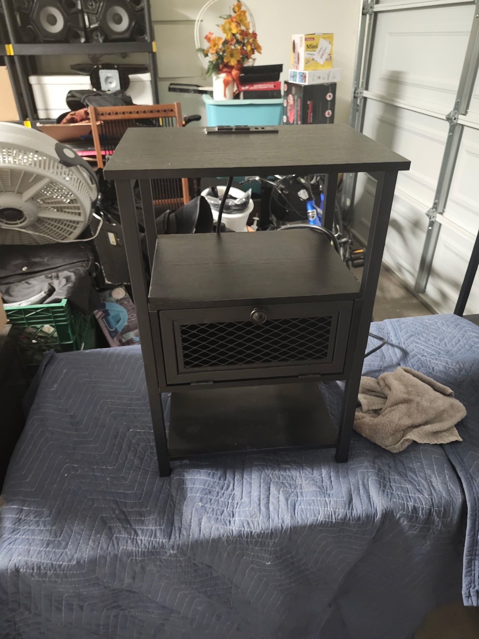 End Table Whit Electric  Outlet 