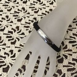 I Renew Energized Well Being Health Black Bracelet. Unisex.  Men. Women. EUC Like New