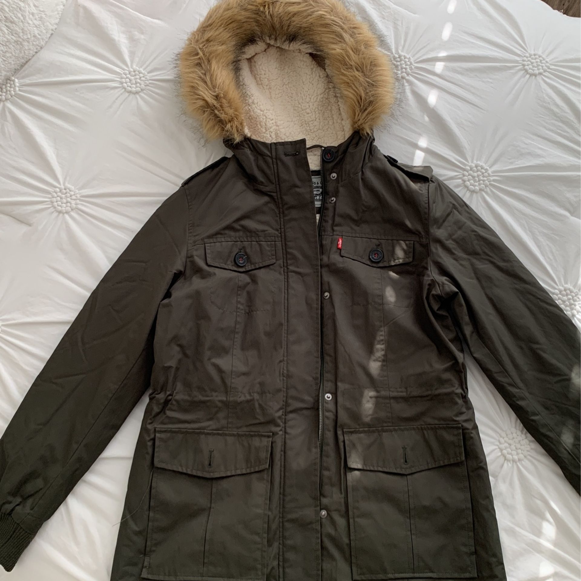 LEVI Jacket, Size Medium/hablo español