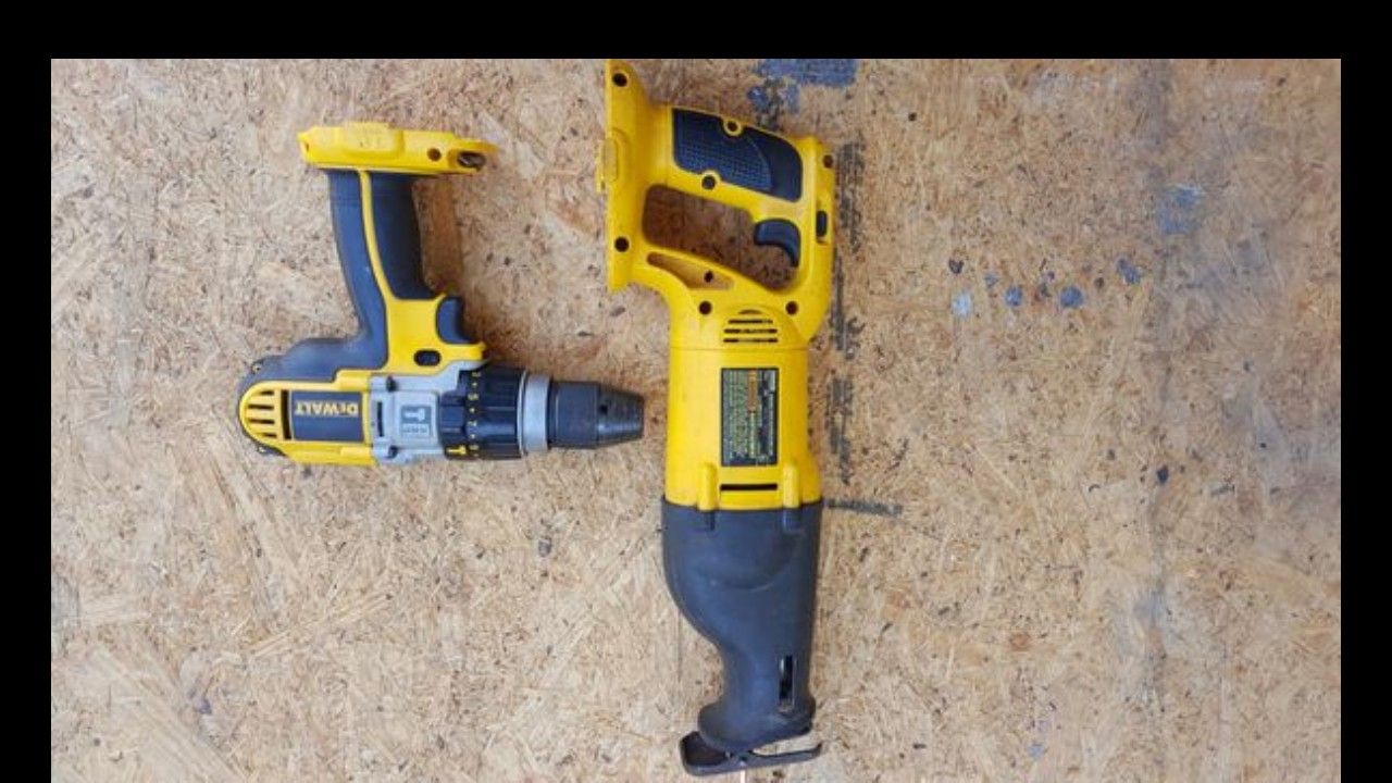 18 V DeWALT SAW AND DRILL in very good working condition.. tools ONLY.