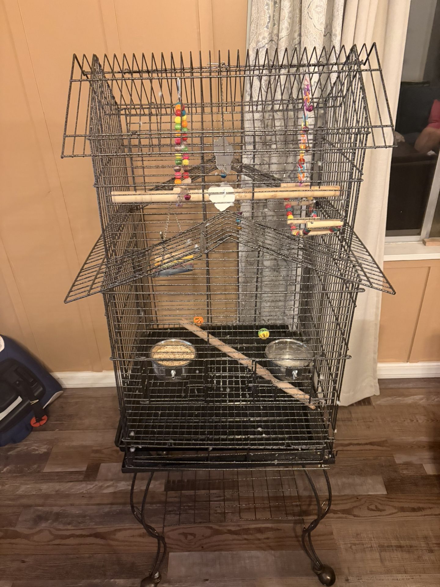 4’ Bird Cage Almost New 