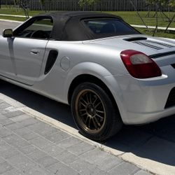 Toyota MR2 Spyder 