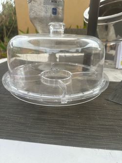 Acrylic dessert stand with cover