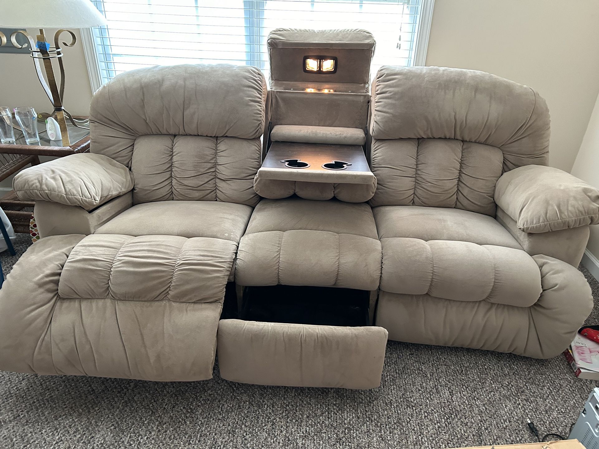 Recliner couch both ends armrest in the middle with lights