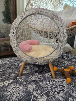 Egg chair / bed for dog / cat