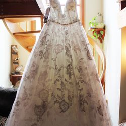 Wedding Dress - BRAND NEW Alfred Angelo Sapphire Wedding Dress - Size 4 - Ball gown