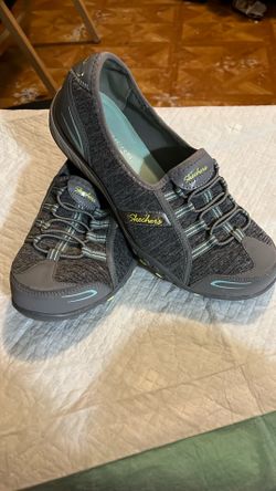 NEW - SKECHERS  RELAXED FIT  MEMORY FOAM SIZE 7