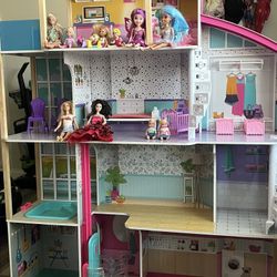 Doll/Barbie House 