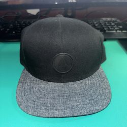 Volcom SnapBack Black Grey Hat