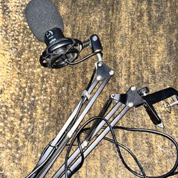 Fifine Microphone With Boom Arm.
