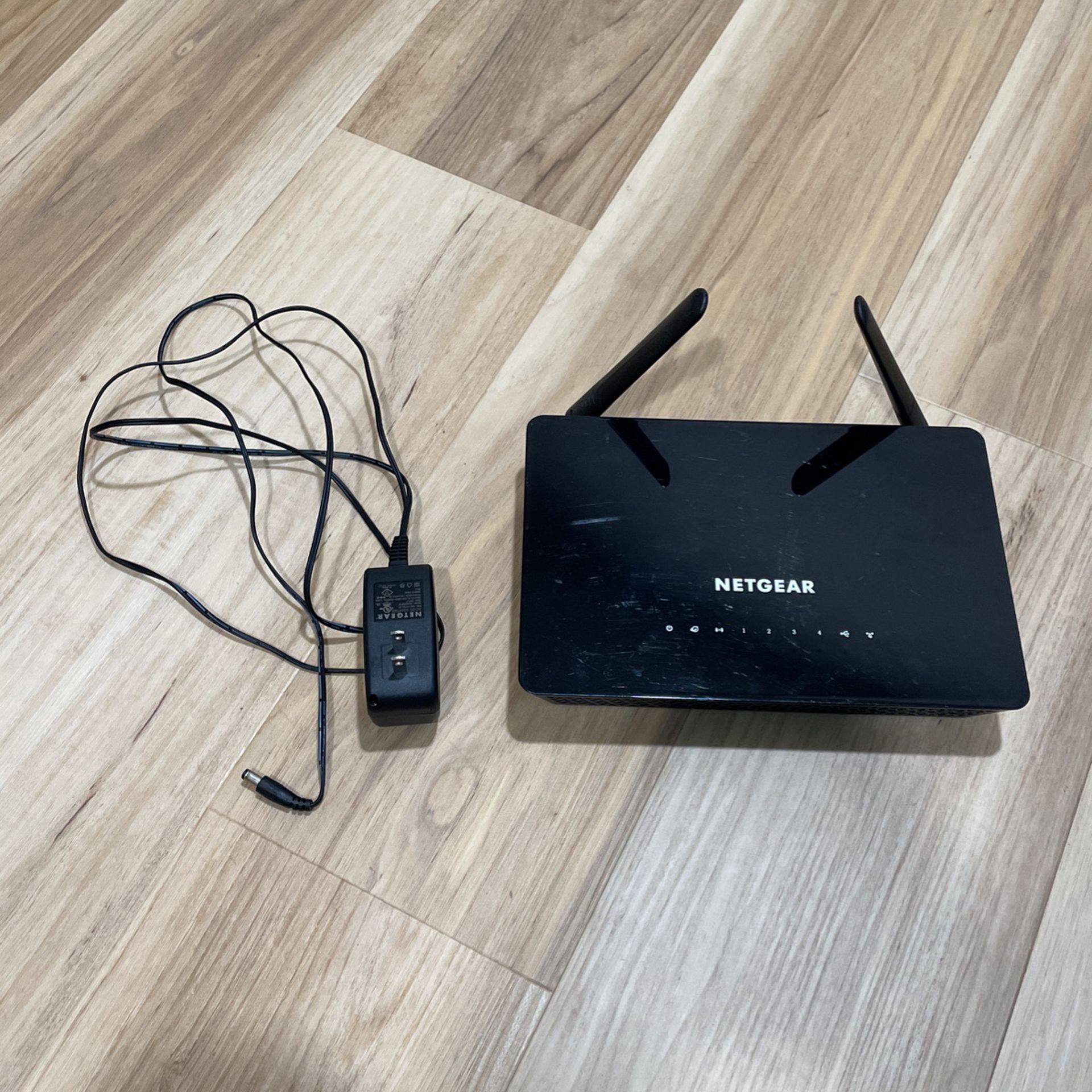 NetGear AC1200 Dual-Band WiFi 5 Router R6220