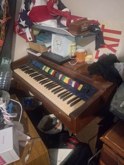 Old school piano/synthesizer/organ