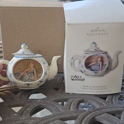 Alice In Wonderland Ornament 