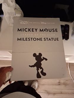 Mickey mouse collector iteam statue
