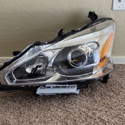 Factory OEM 2013-2015 Nissan Altima Left Driver Side Halogen Headlight 