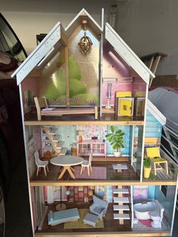 Kidskraft Doll house