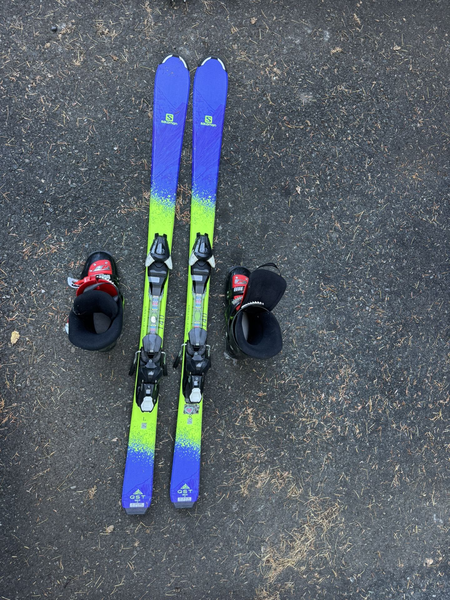 $100 - Salomon 140cm QST Jr Skis And Boots