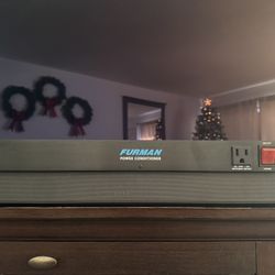Furman Merit M-8 Power Conditioner 
