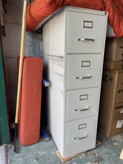 4 Drawer File Cabinet- Works Excellent