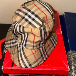 Burberry Bucket Hat 200