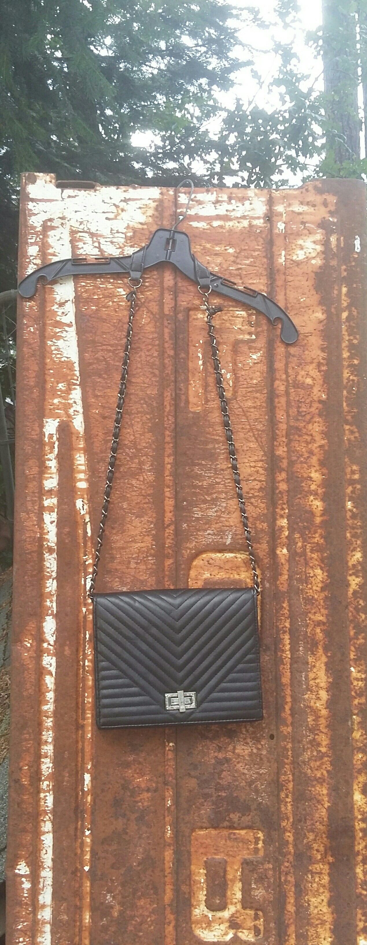 Olivia Miller black cross-body/shoulder chain purse