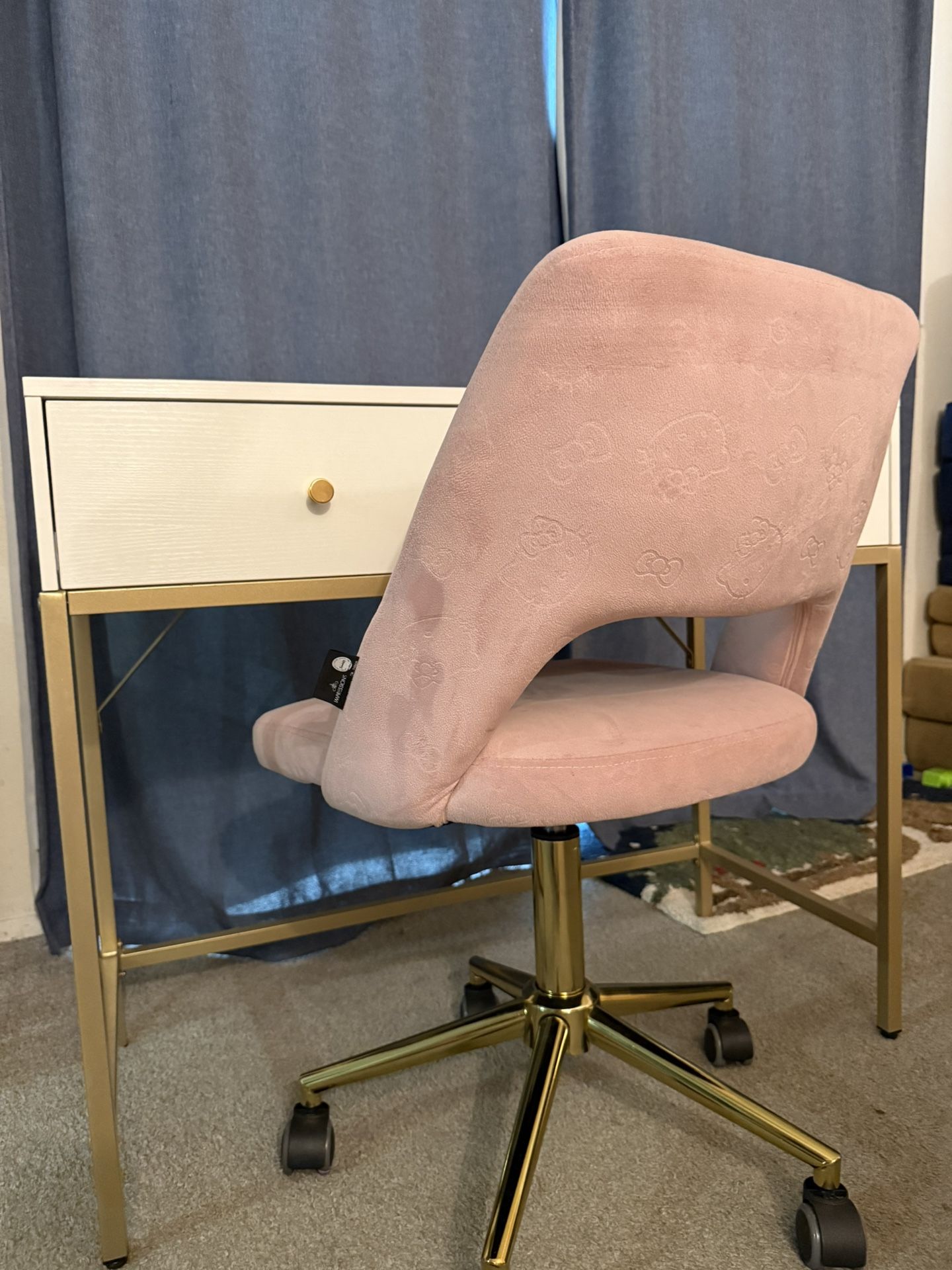 Vanity Or Desk + Pink Velvet hello Kitty Chair