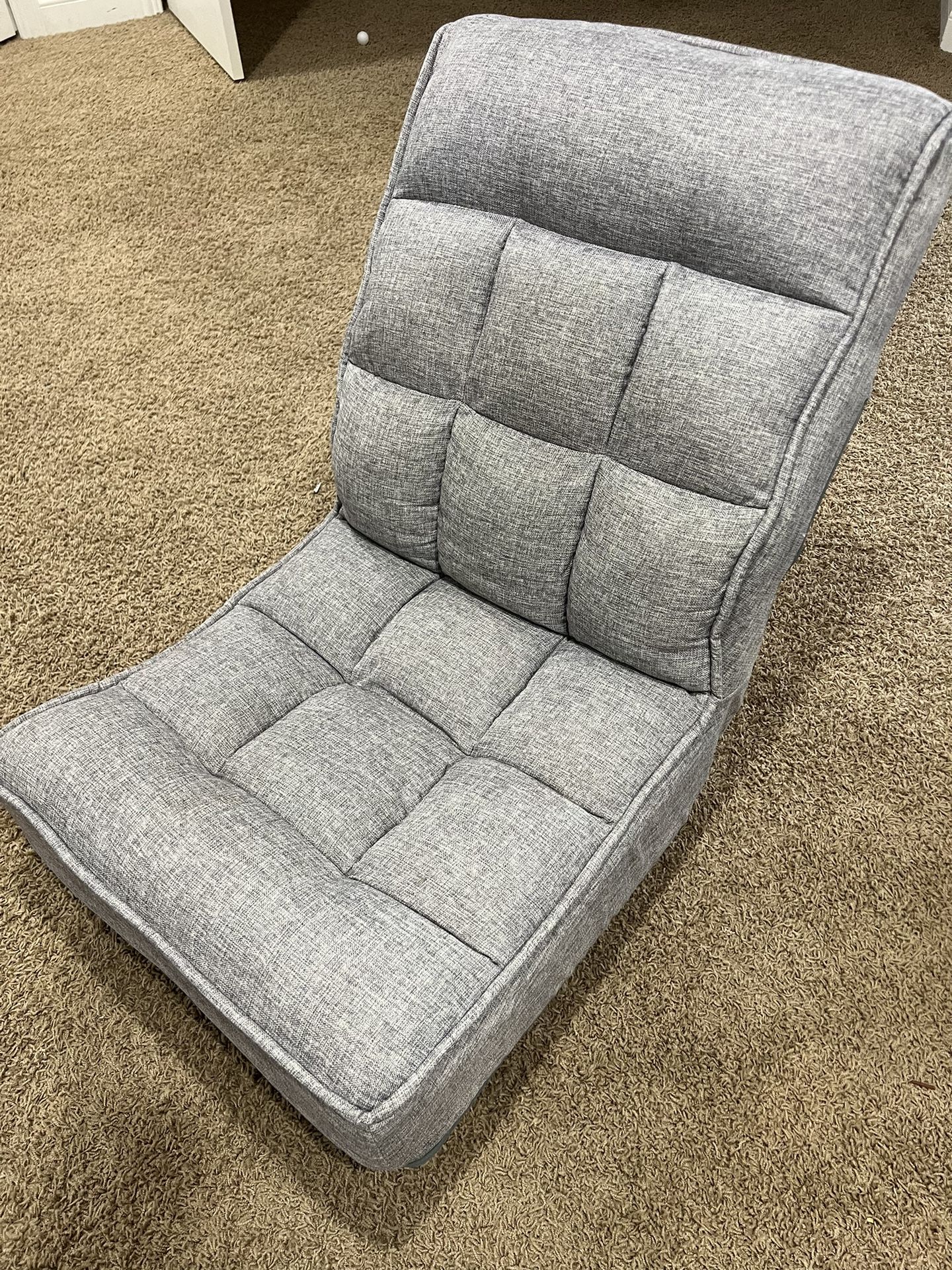 Grey Gaming chair. Like New. Adjustable